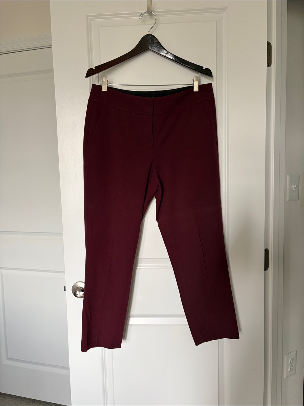 LOFT Women's Straight-Leg Cropped Pants in Burgundy